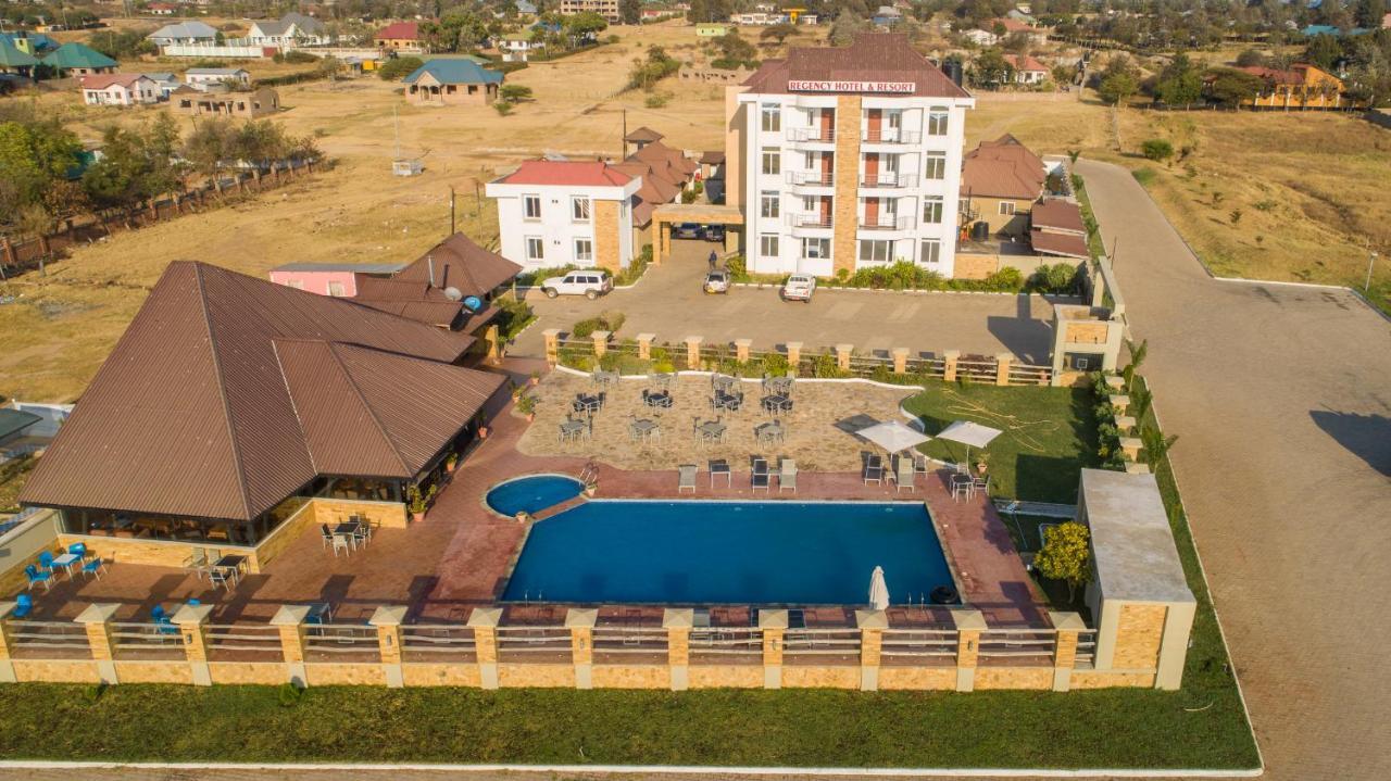 Regency Resort Singida エクステリア 写真