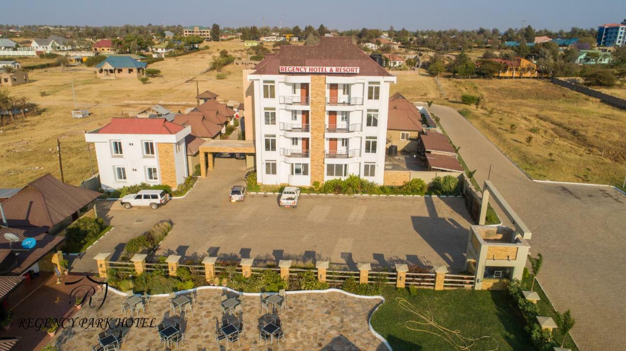 Regency Resort Singida エクステリア 写真