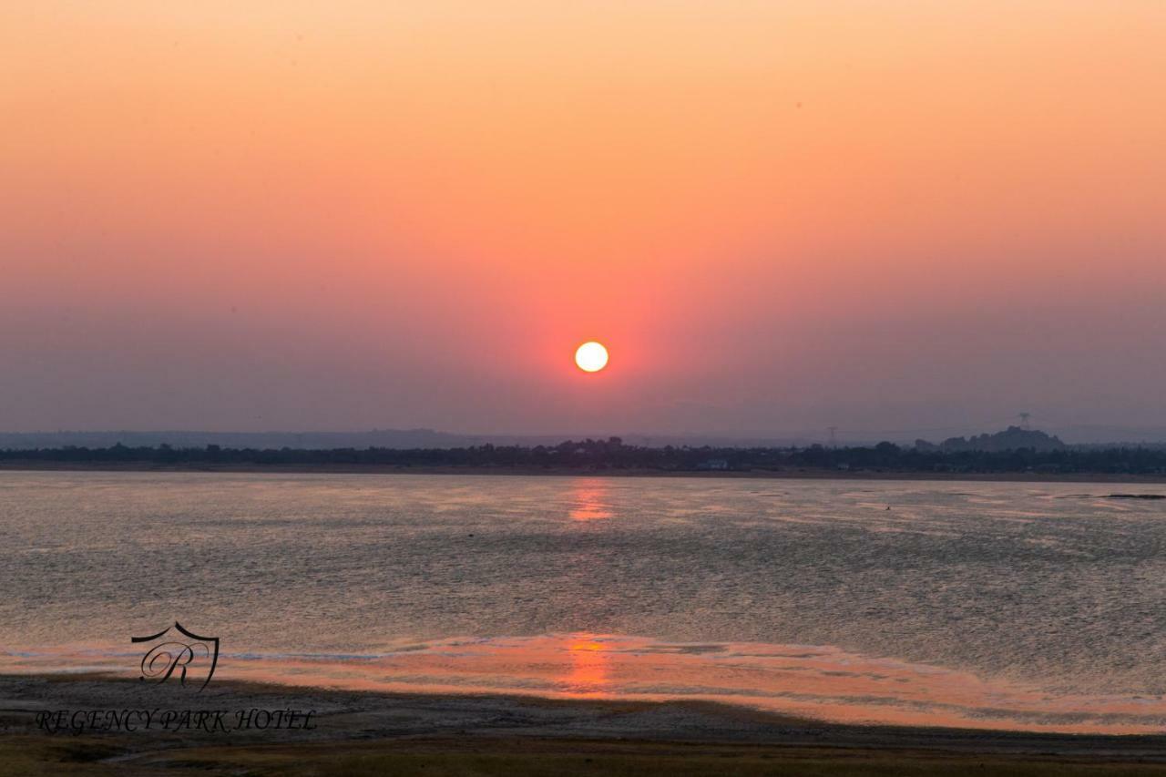 Regency Resort Singida エクステリア 写真